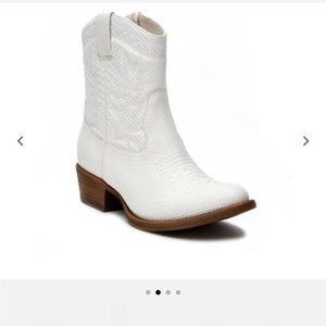 White/Cream Cowboy Boots Size 7